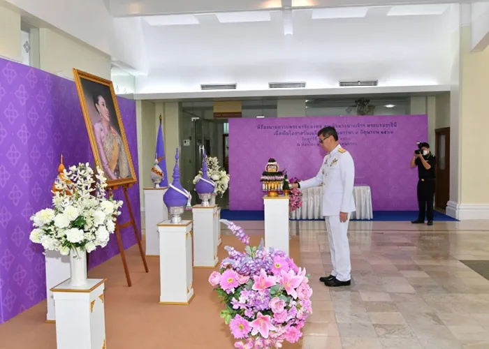 ลงนามถวายพระพรชัยมงคล