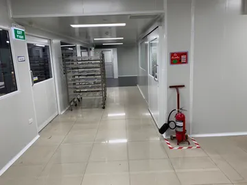 30652