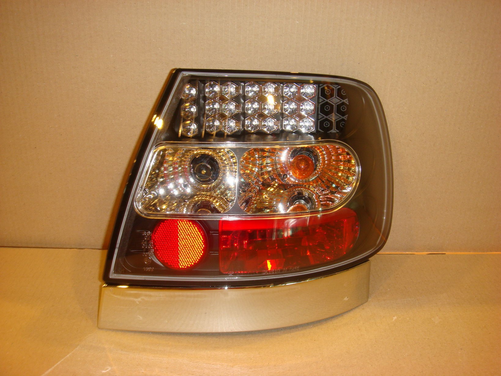 updateUploadcom2tblICProductLT005-A495-002-B-LED0