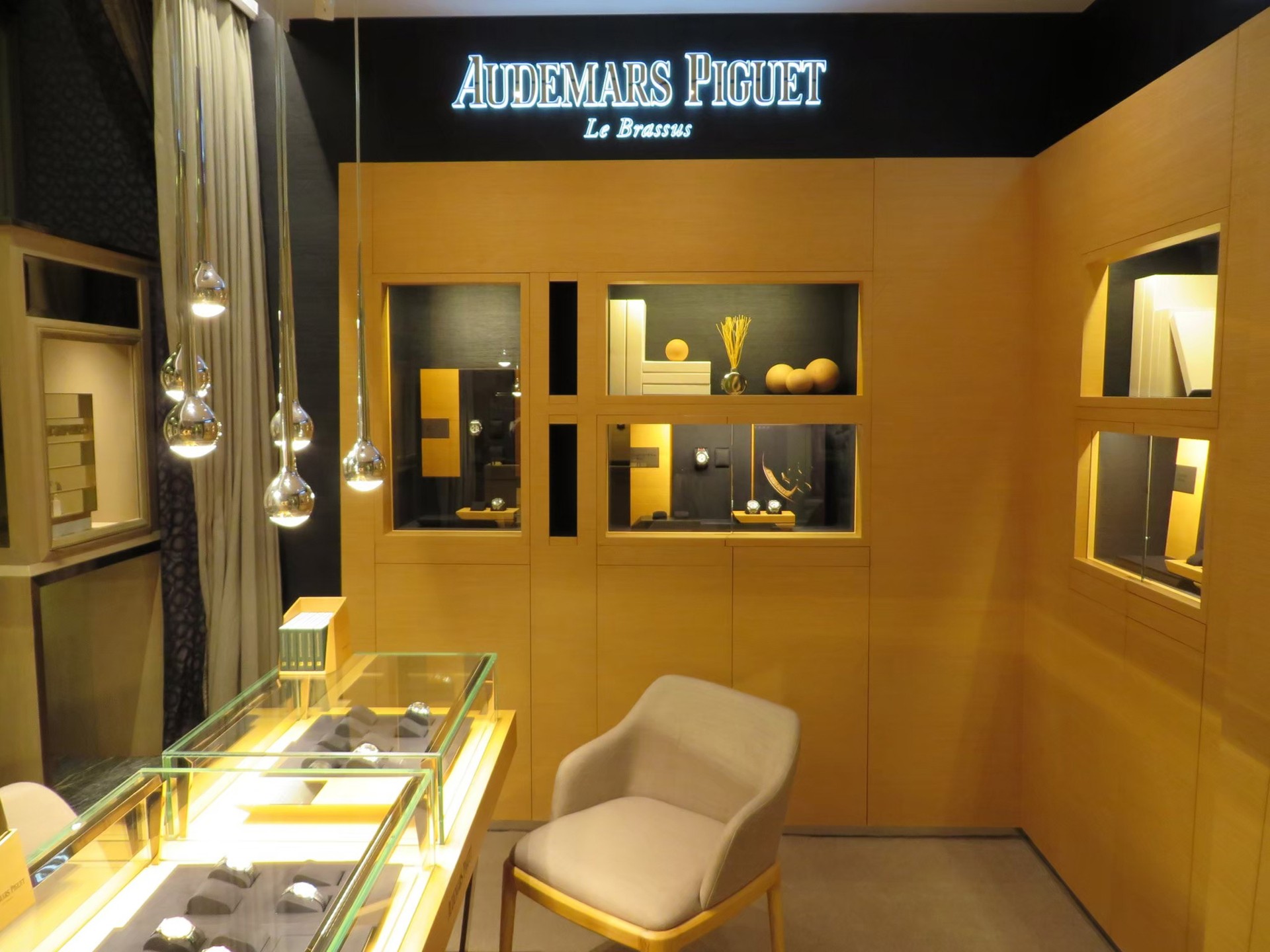 BRAND SHOP DESIGN