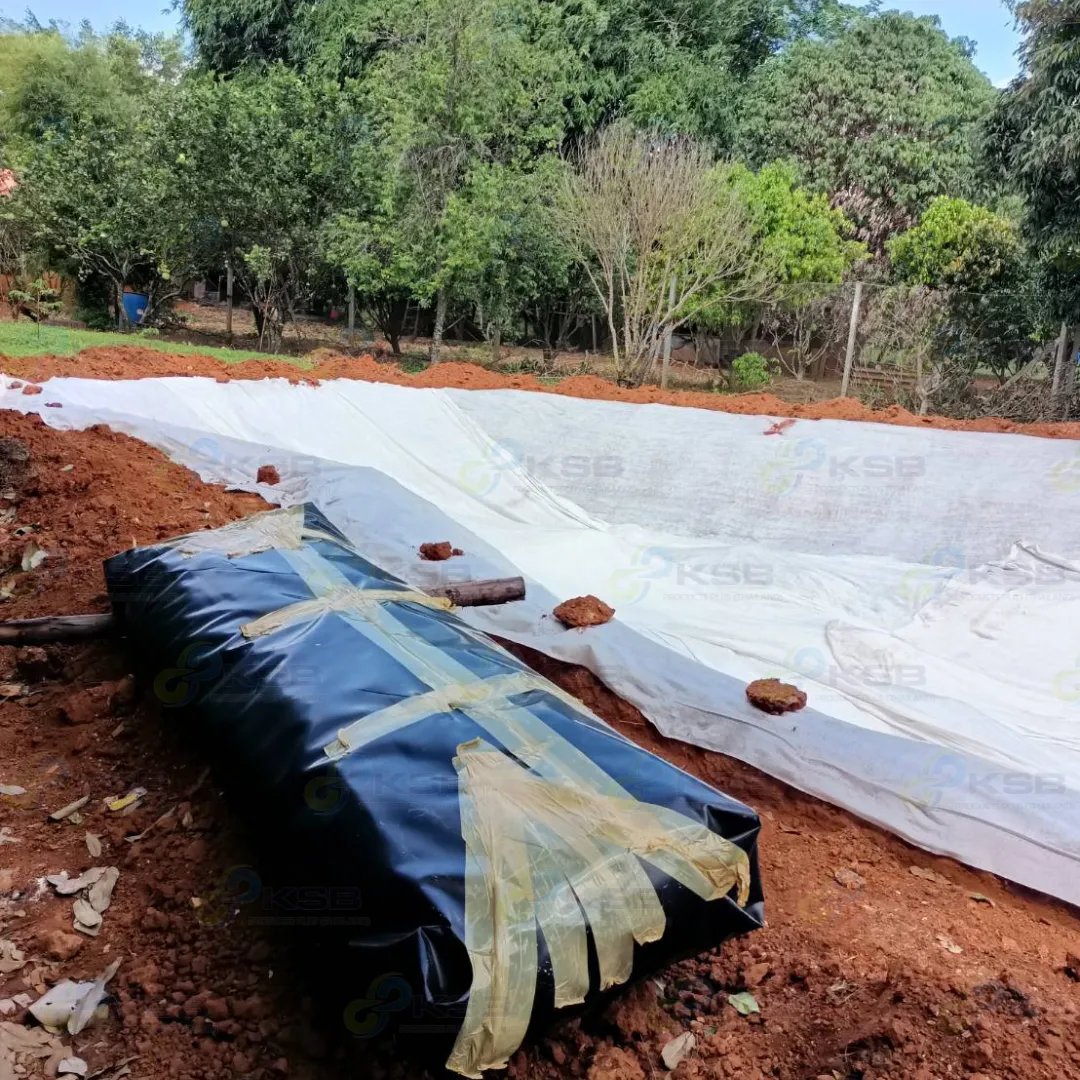 ภาพการปูบ่อพลาสติกม้วนLDPE