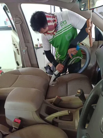 Car-seat-cleaning3