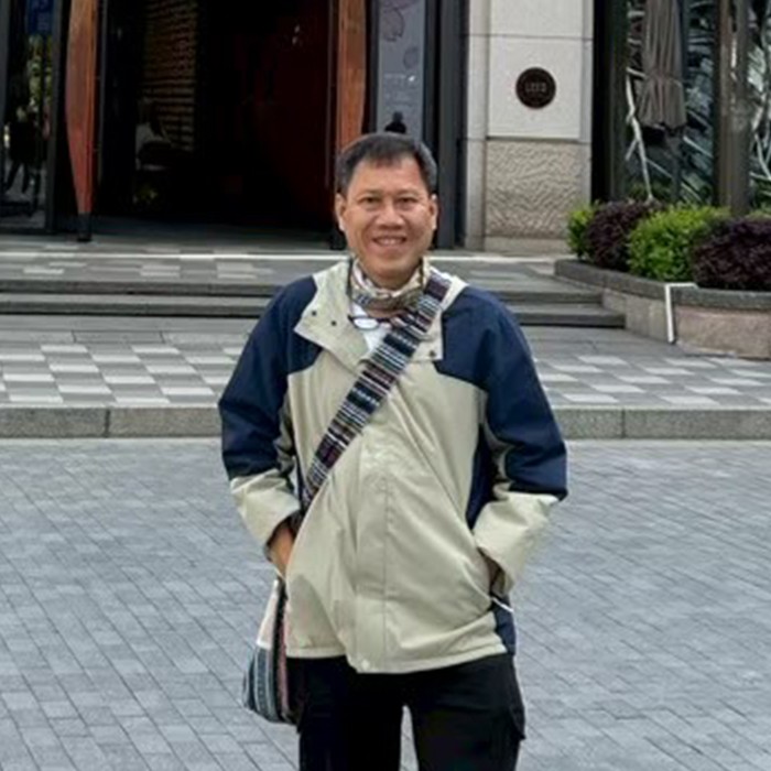 คุณสมภพ-เชิดเกียรติกุล
