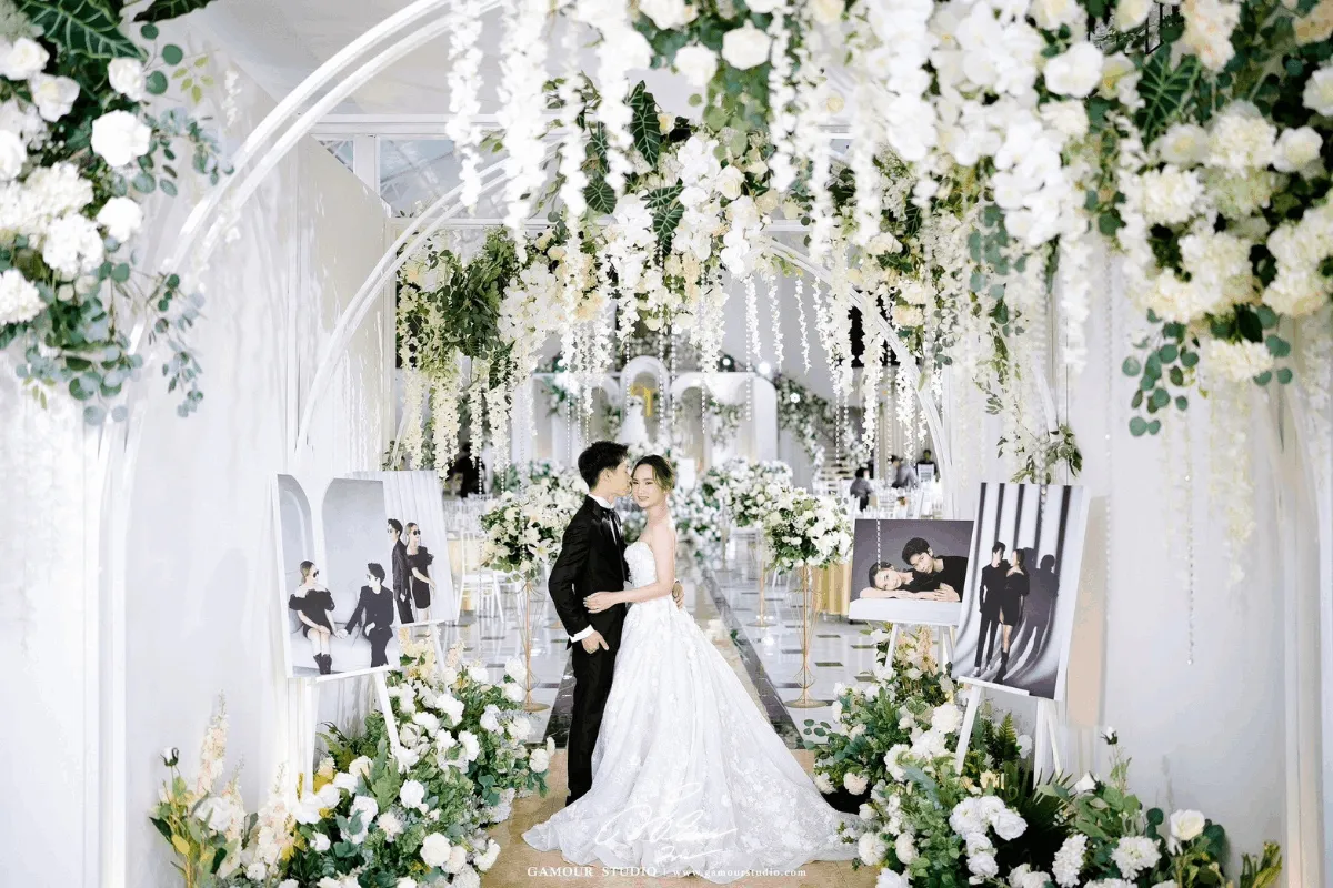 wedding-venue-white-floral-arch