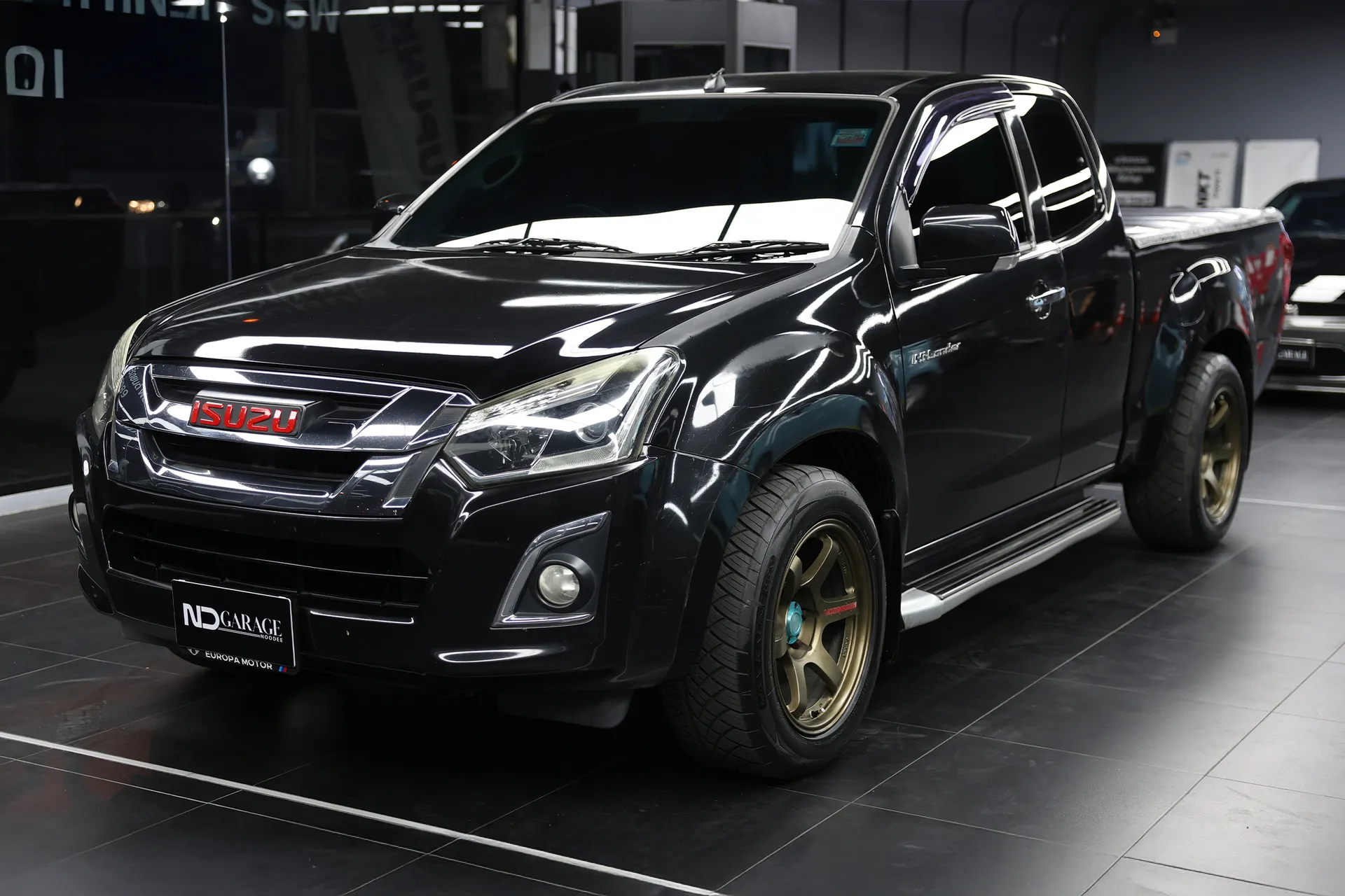 D-MAX