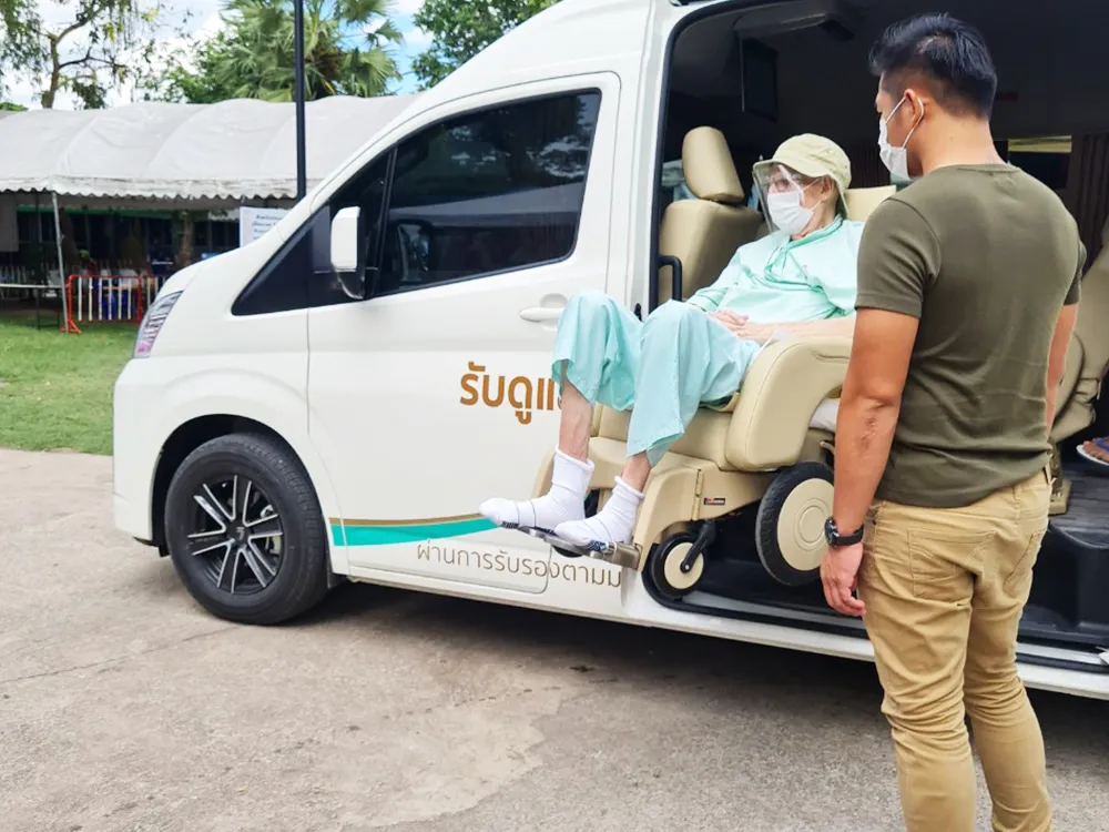 บริการรับส่งผู้ป่วยผู้สูงอายุ-ไปหาหมอตามนัด2