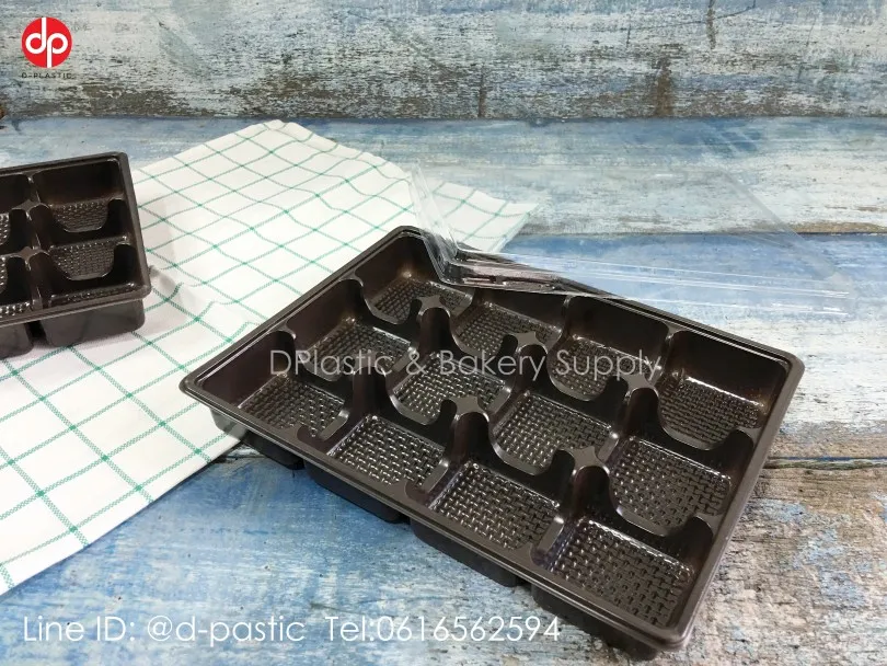 กล่องพลาสติก 12 หลุม สีน้ำตาล NP-17 (50ใบ/แพ็ค)