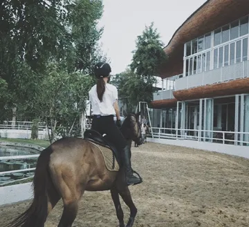 01-Horse-Riding