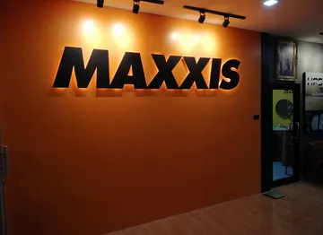 Retail-Store---Furniture---Decoration