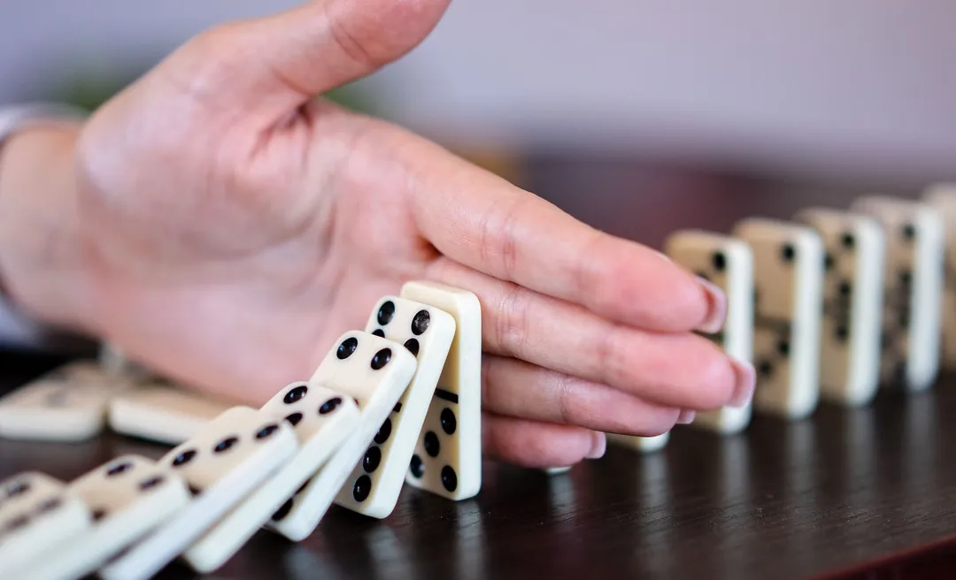 domino_1080x656