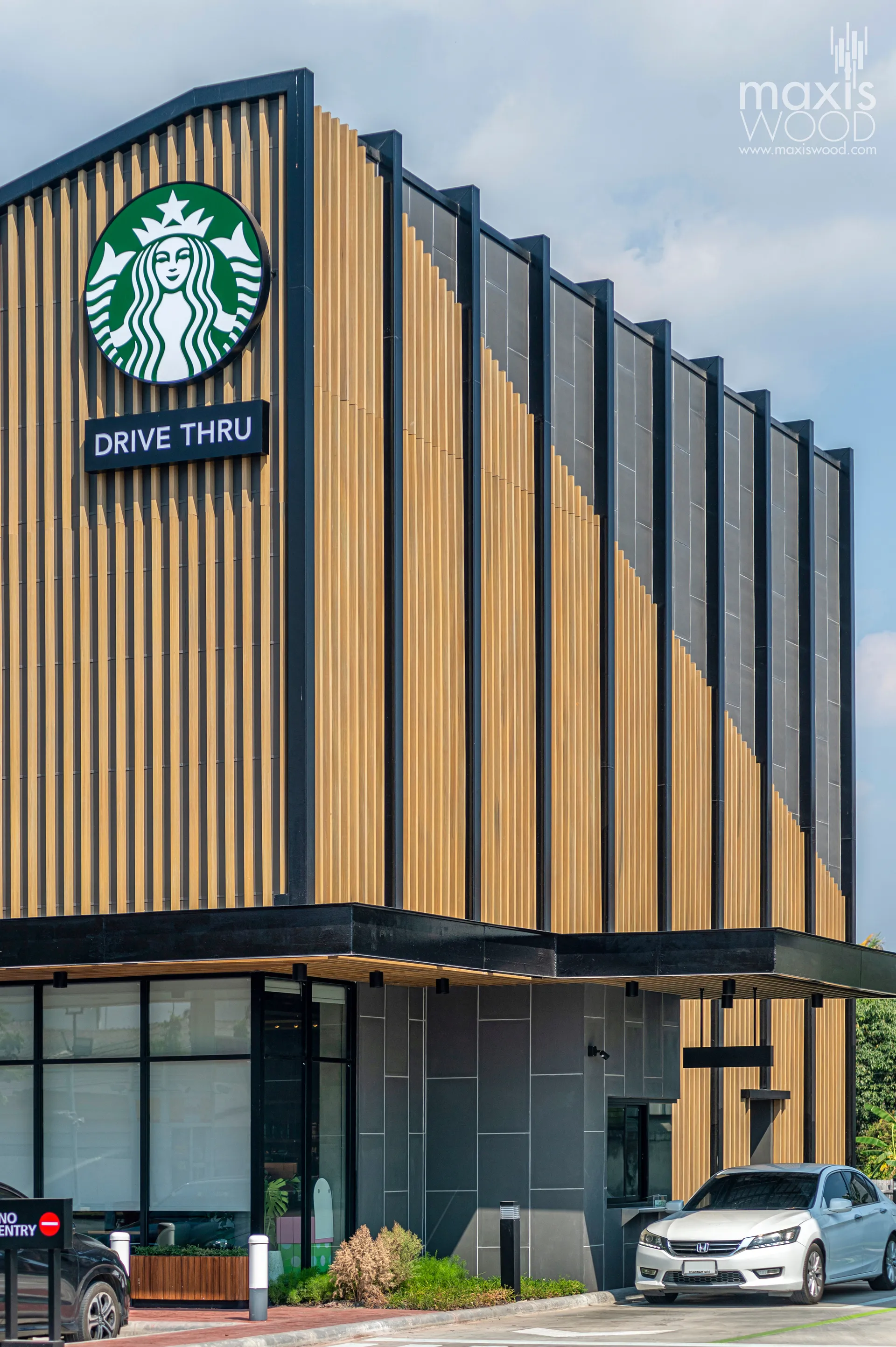 starbucks-NAKORNCHAISRI-maxiswood9