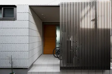 house-entrance-japan-building-with-fence