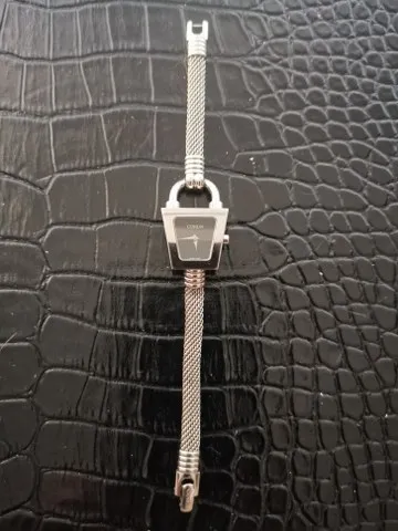 Corum-Trapeze-lady-2-3-resize360x480