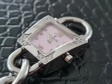 Corum-Trapeze-lady-5-4-resize