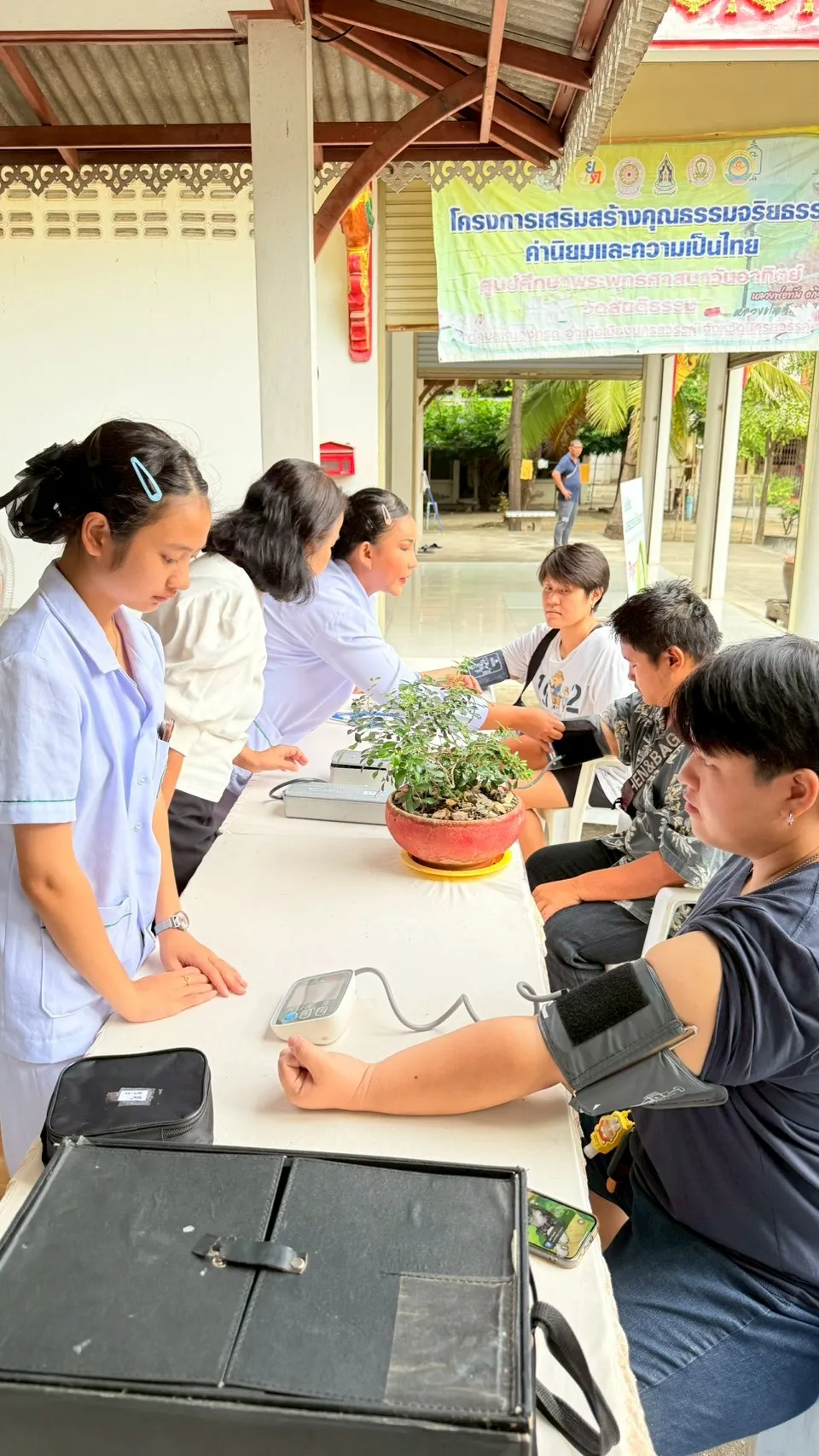 LINEALBUMโรงทานและตรวจสุขภาพวัดสัน2512015