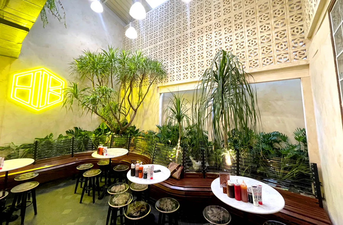 ร้านโกปี๊เฮี้ยะไถ่กี่ณสราญรมย์-01