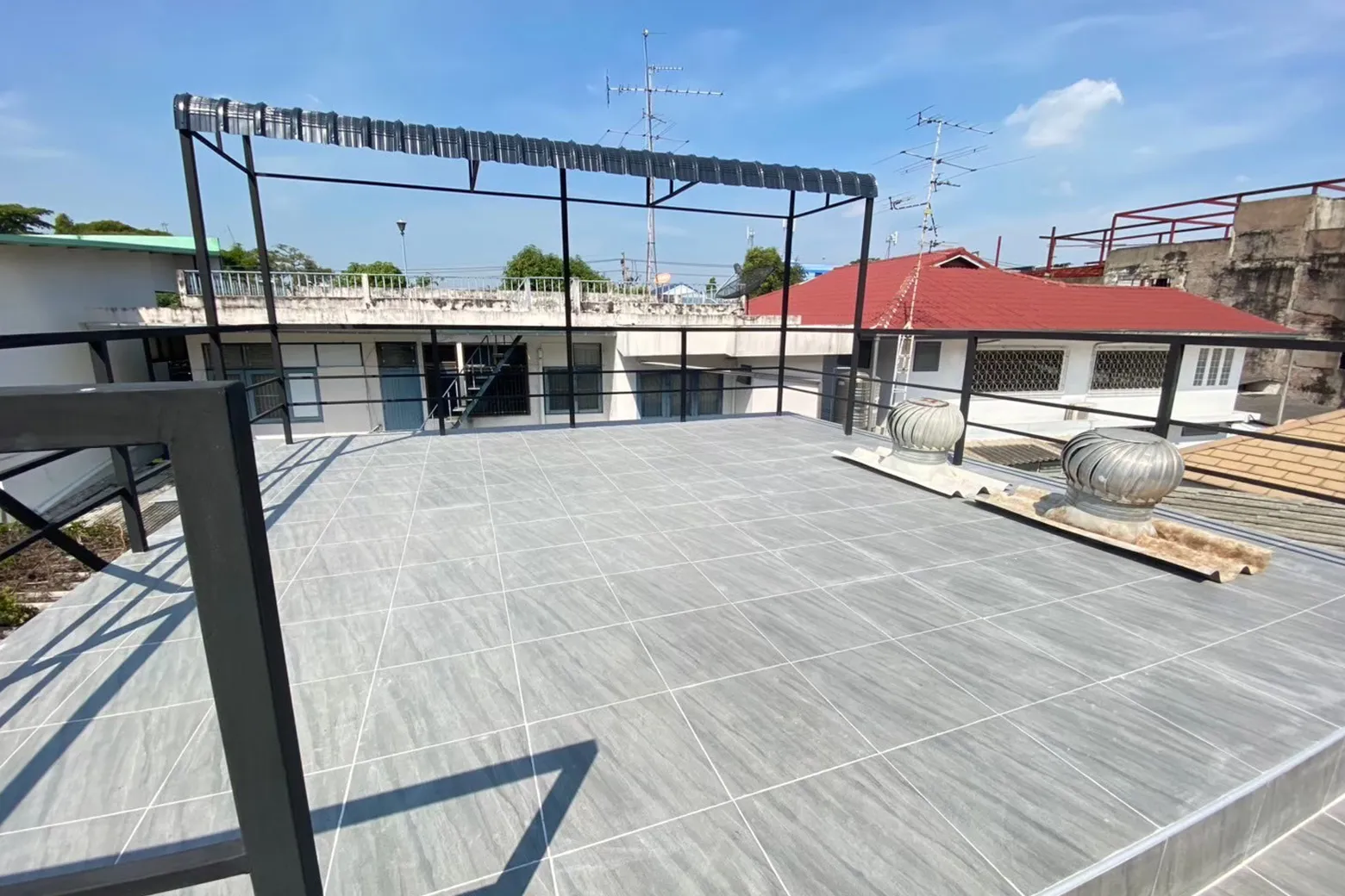 ผลงานก่อสร้างบ้านพัก6×6เมตรพร้อมดาดฟ้า(1)
