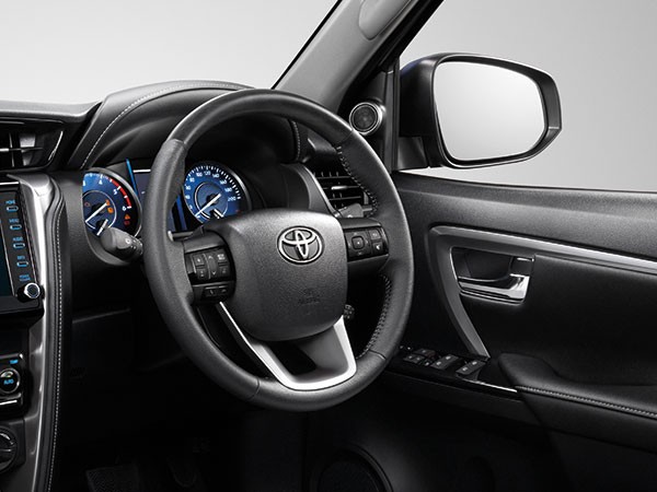 toyotafortuner(3)