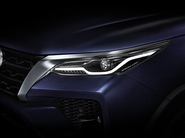 toyotafortuner(4)