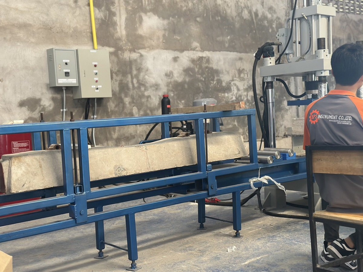Railway sleeper under test