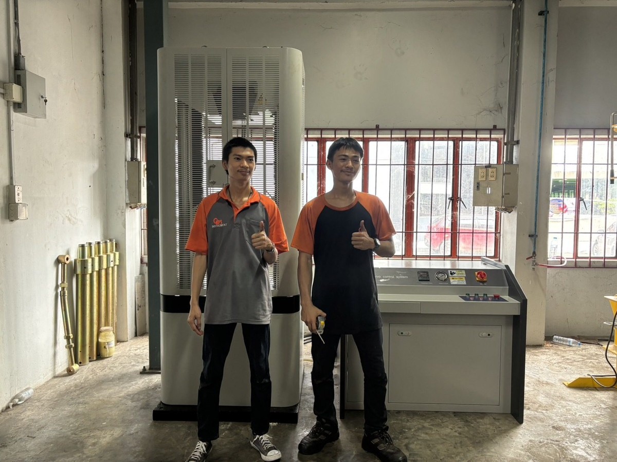 HY-1000 universal testing machine with the BPS team