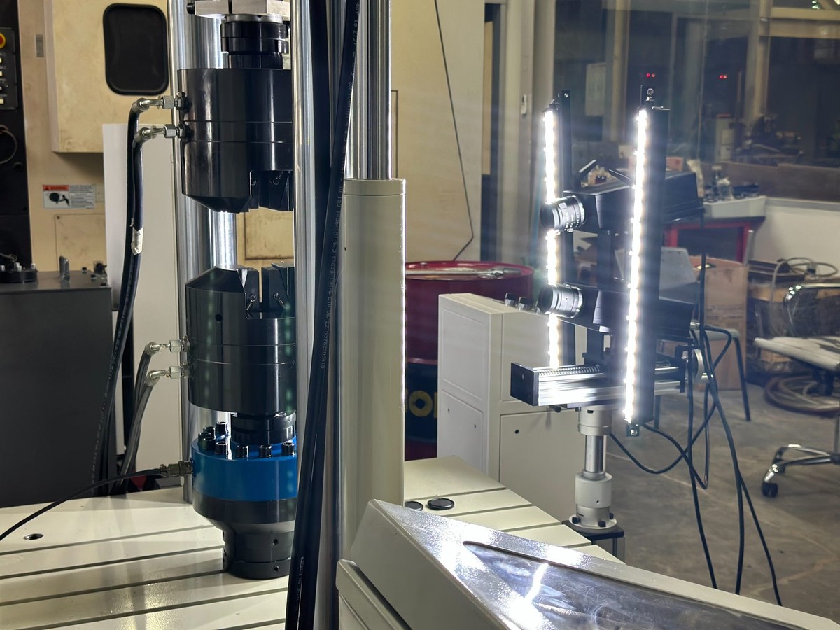 PLS-150 static and dynamic testing machine