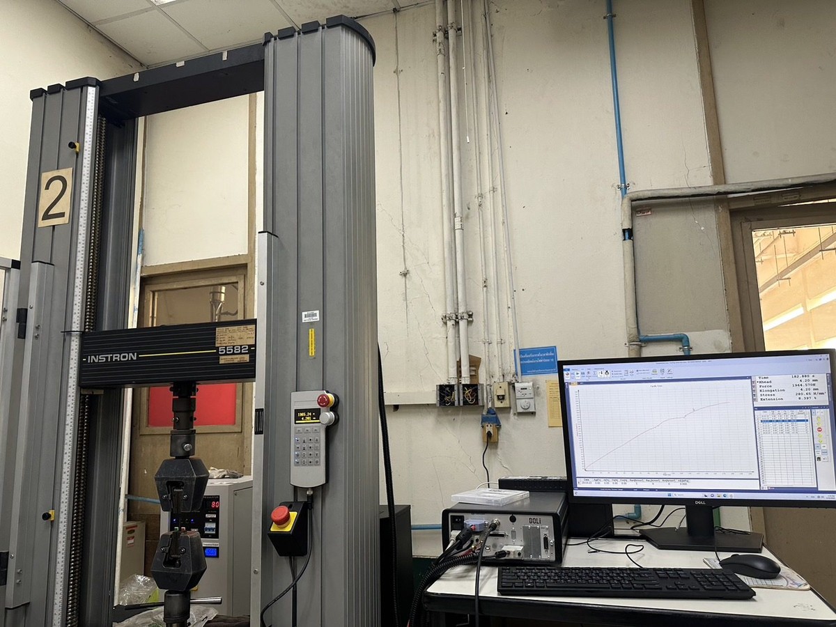 INSTRON machine with DOLI EDCi52