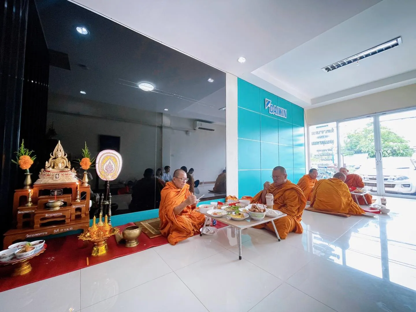 ทำบุญบริษัทครบรอบ9ปี(1)