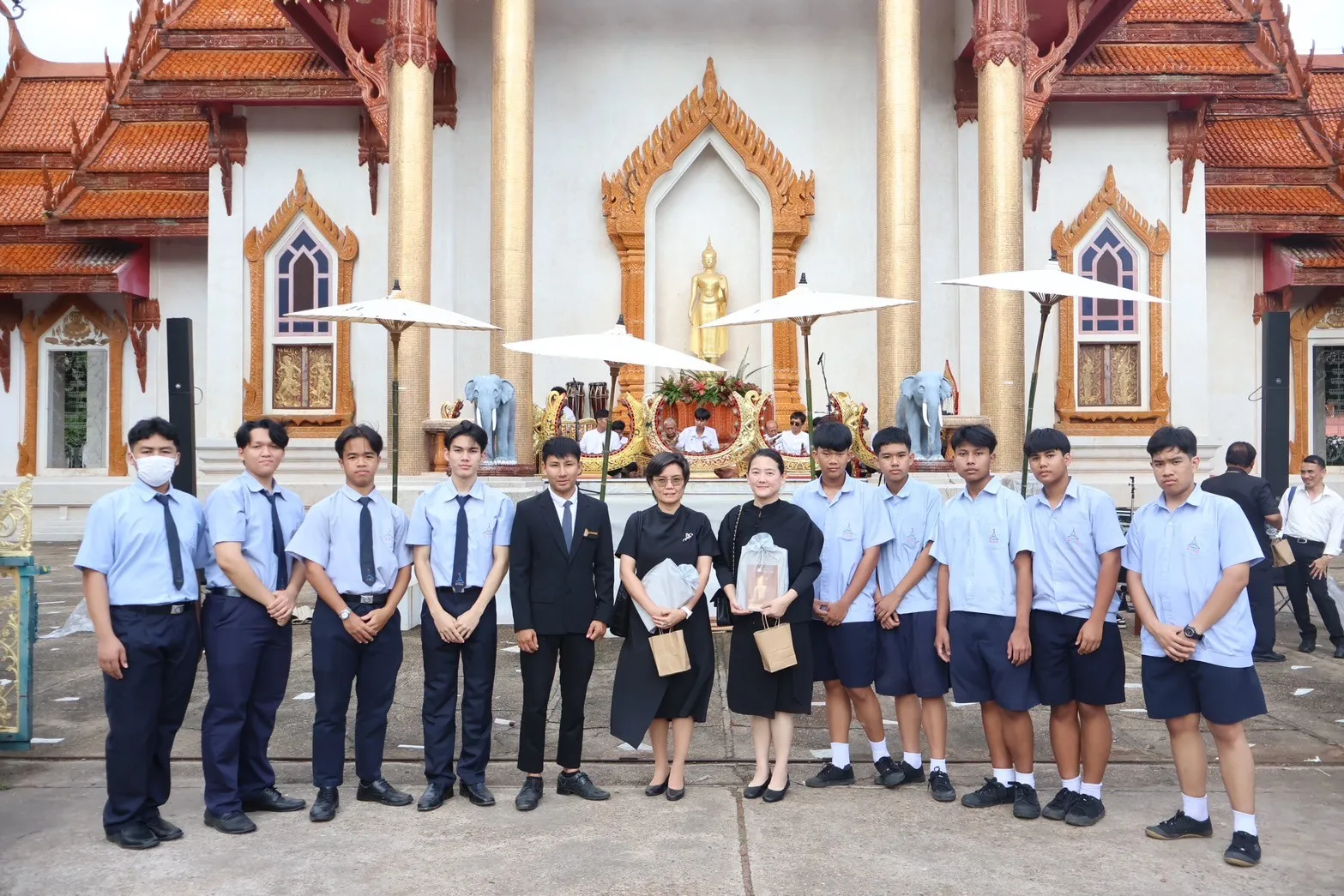 LINEALBUMจิตอาสาช่วยงานพระทานเพลิงคุณเเม่คำป2407257