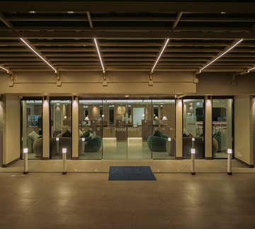 MainEntrance-HotelHolm04-2