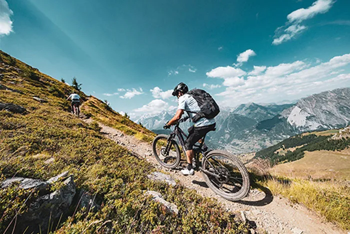 Friends,-mountains-and-fun