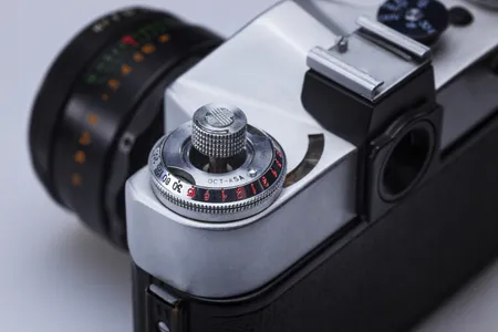 closeup-old-retro-film-camera-lens