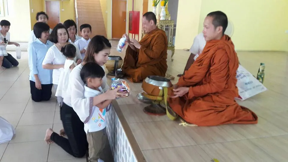 กิจกรรมทำบุญตักบาตร(1)