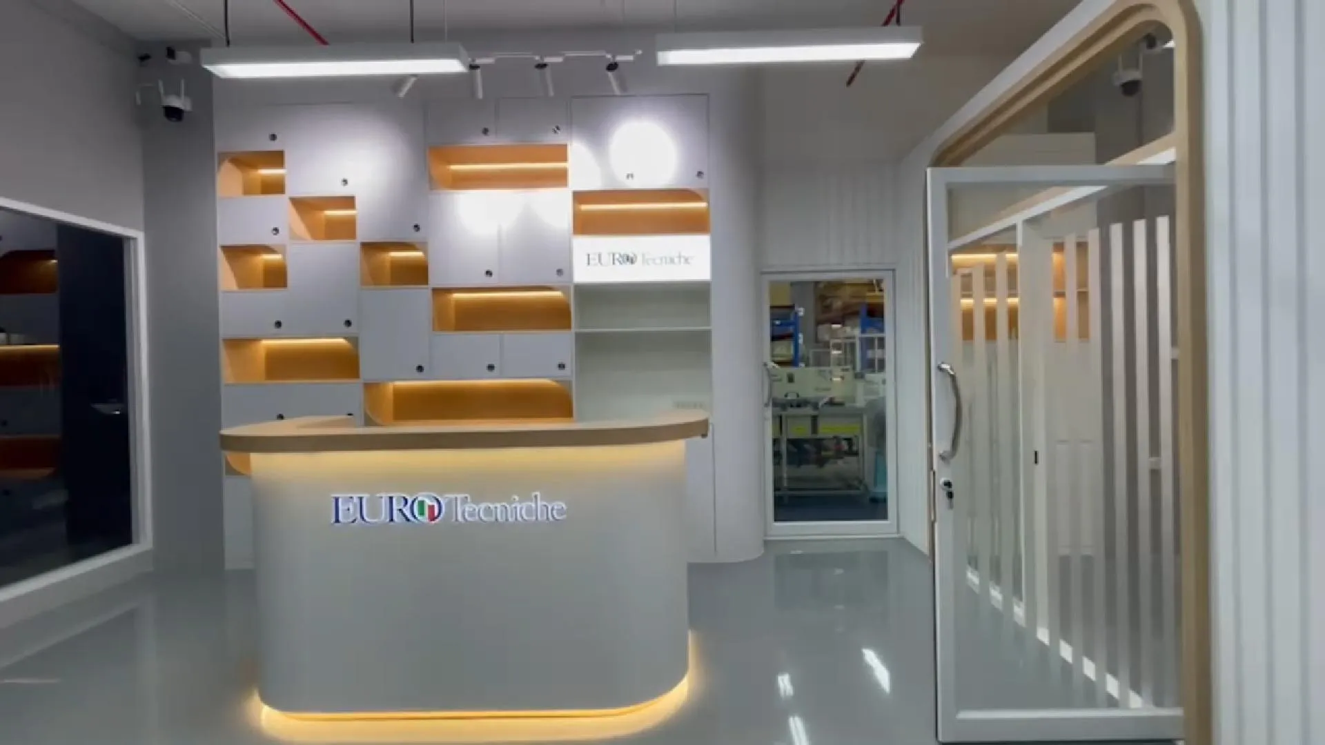NewShowroom-หน้าปก