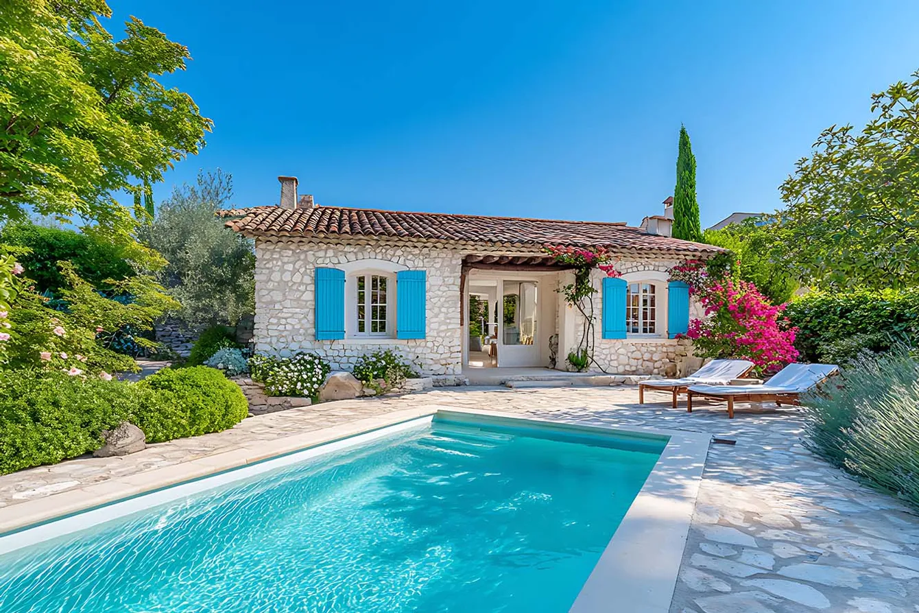 Swimmingpoolinthehouse