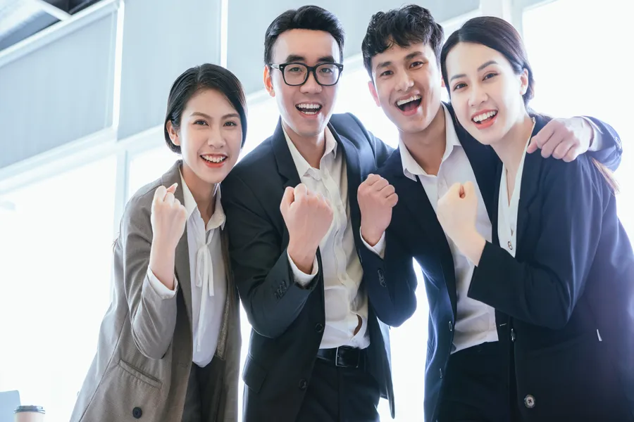 group-portrait-asian-business-people