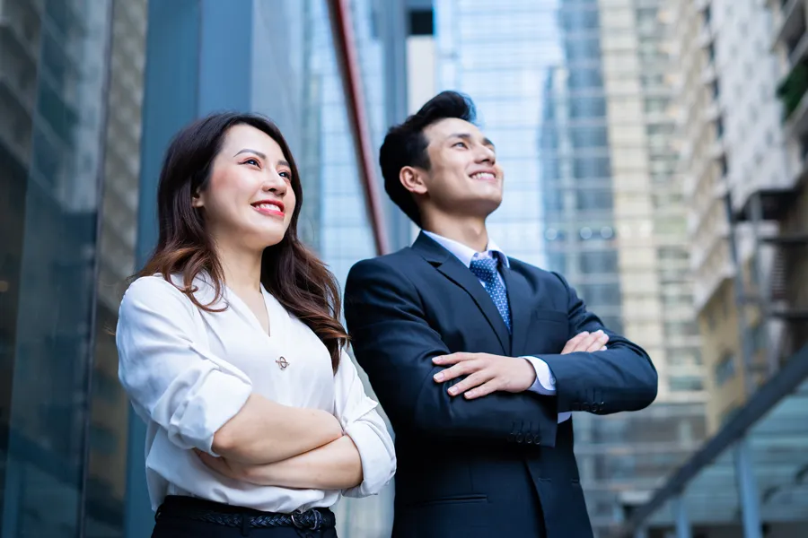 portrait-two-entrepreneur-with-confident-expression