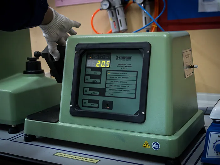UNIVERSALSANDSTRENGTHMACHINE