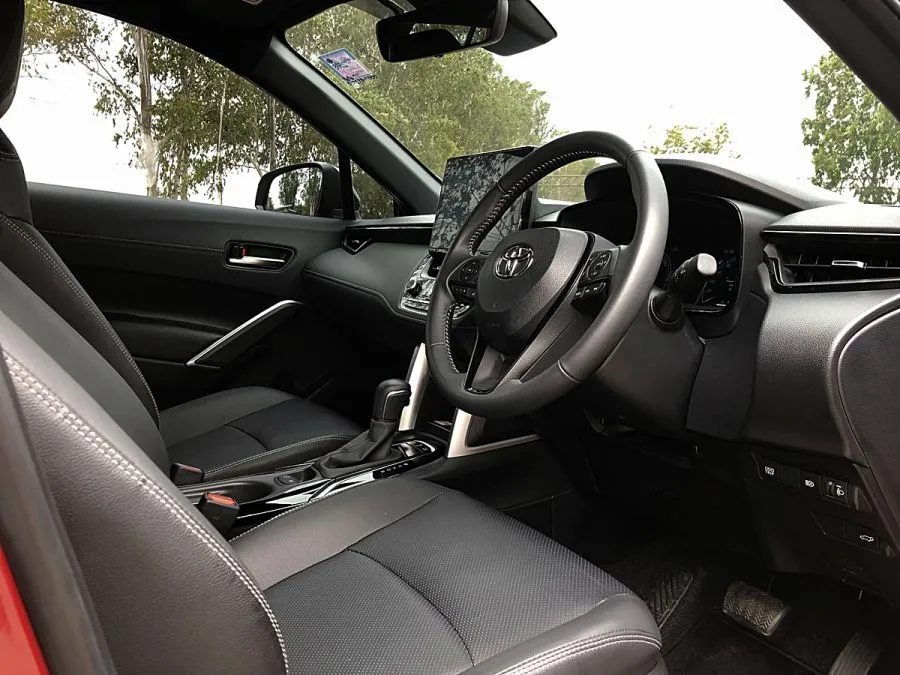 11ToyotaCorollaCrossHEVGRSport(12)