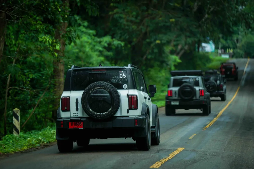 009Off-RoadActivitiesGWMTANK300UseratKanchanaburi