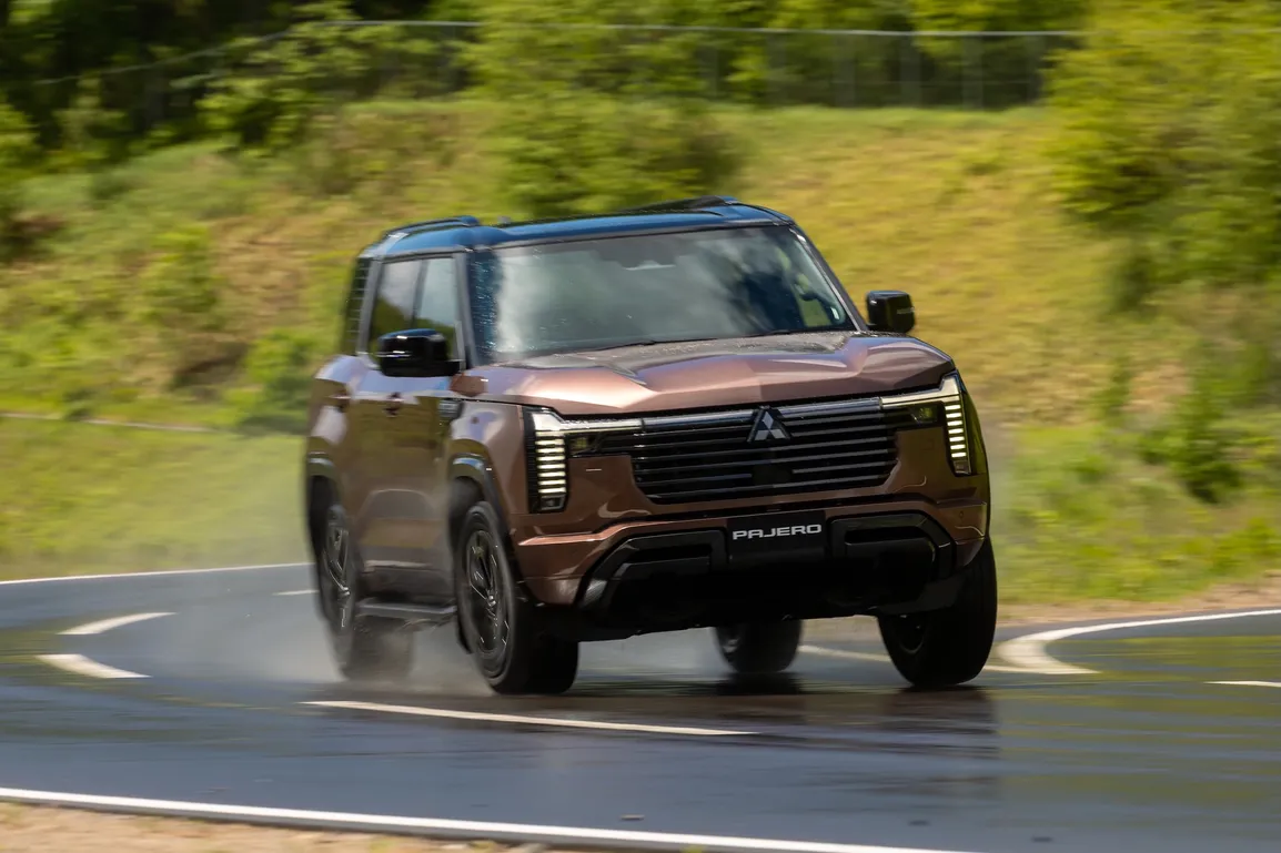 12 All-New Mitsubishi Pajero_Paved Road