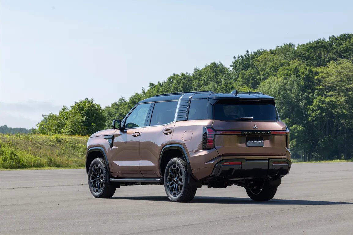 19 All-New Mitsubishi Pajero_Exterior
