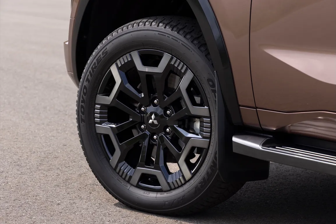 20 All-New Mitsubishi Pajero_Detail