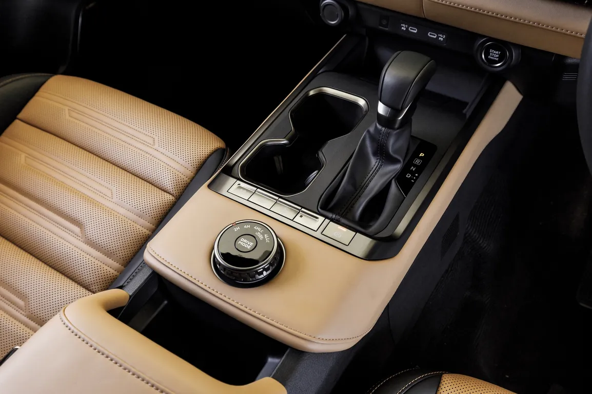 7 All-New Mitsubishi Pajero_Interior