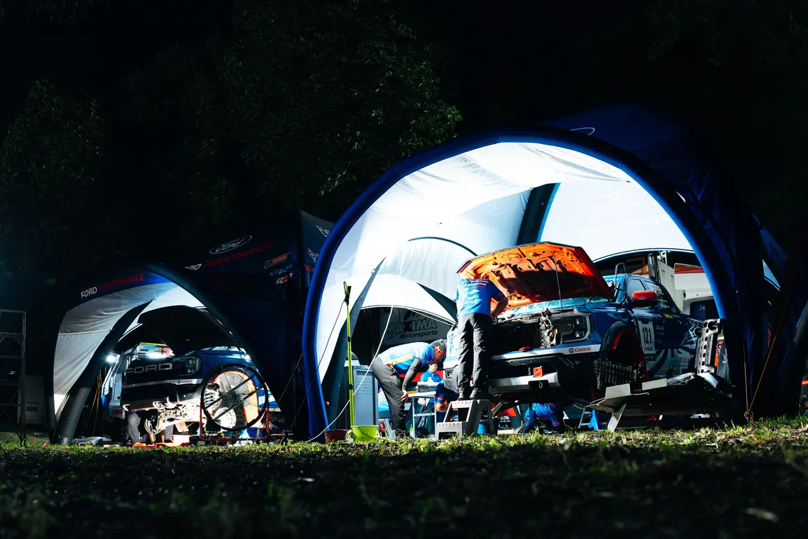 7. Ford_AXCR 2026_Service Team at Night