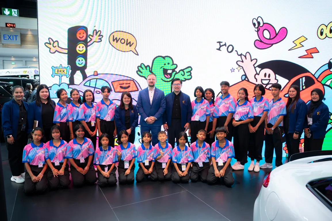 Mercedes-Benz_CSR x Yaowawit (4)