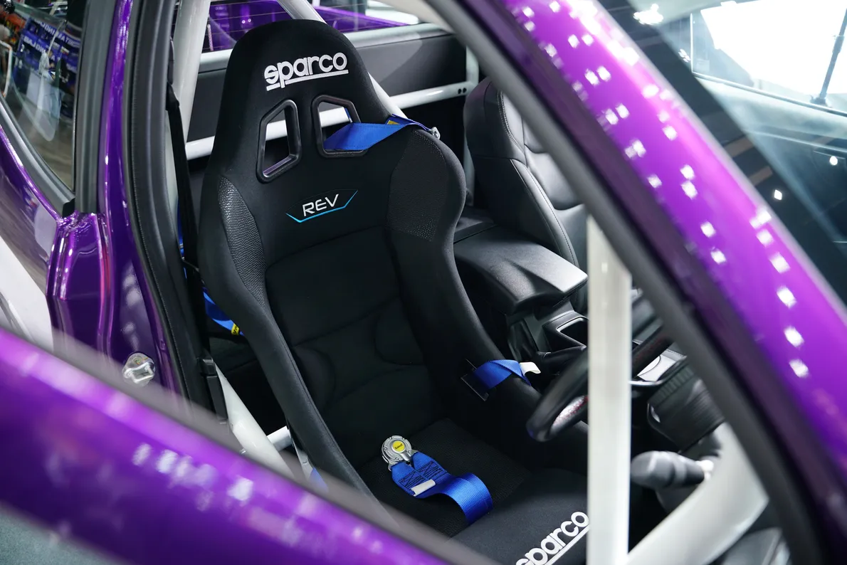 19ISUZUSAFETYCAR2