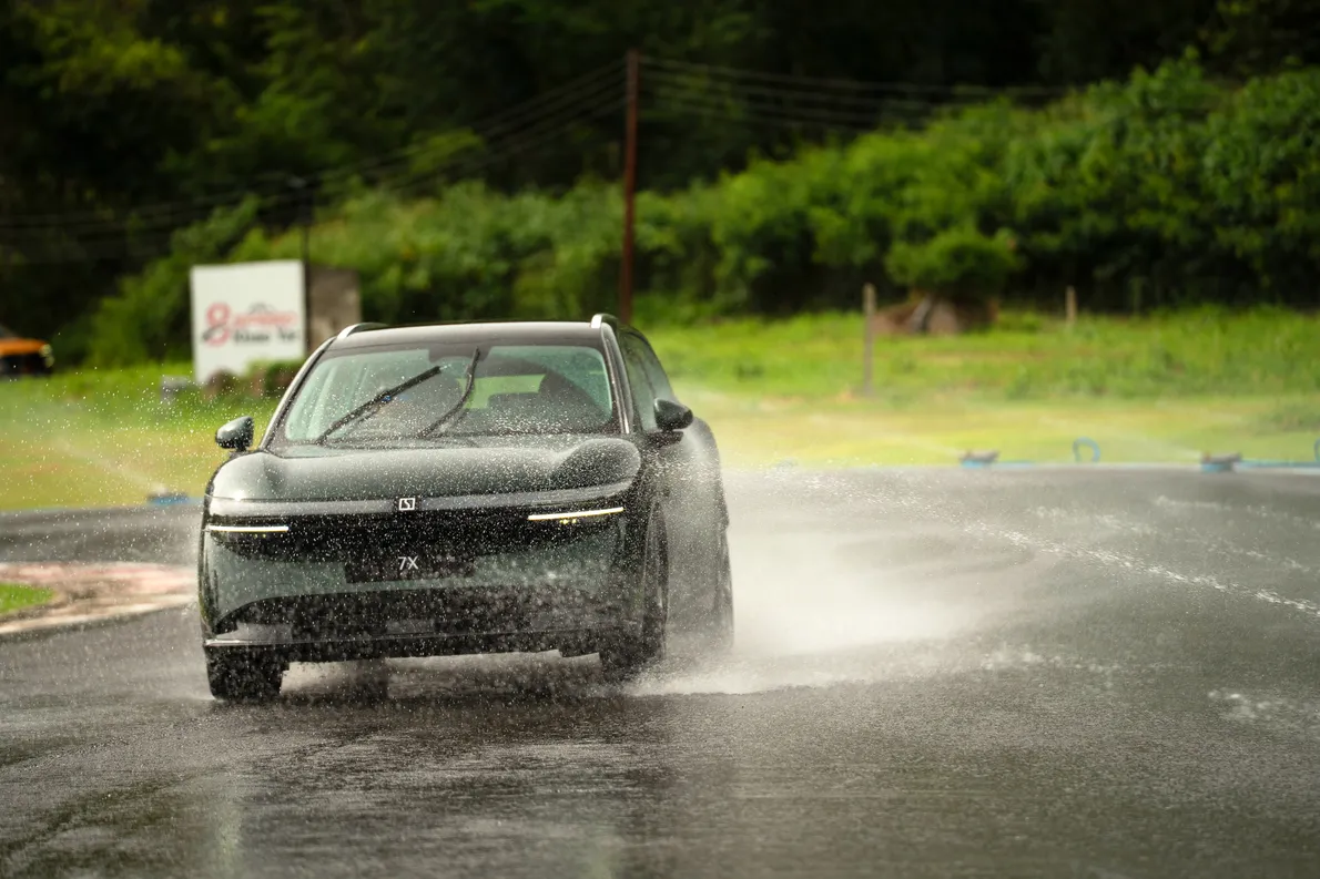 ZEEKR7XDrivingExperience15