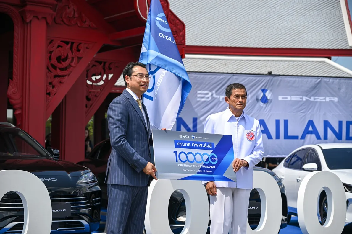 คุณกรทัพพะรังสีรับมอบป้ายBYDคันที่100,000คัน