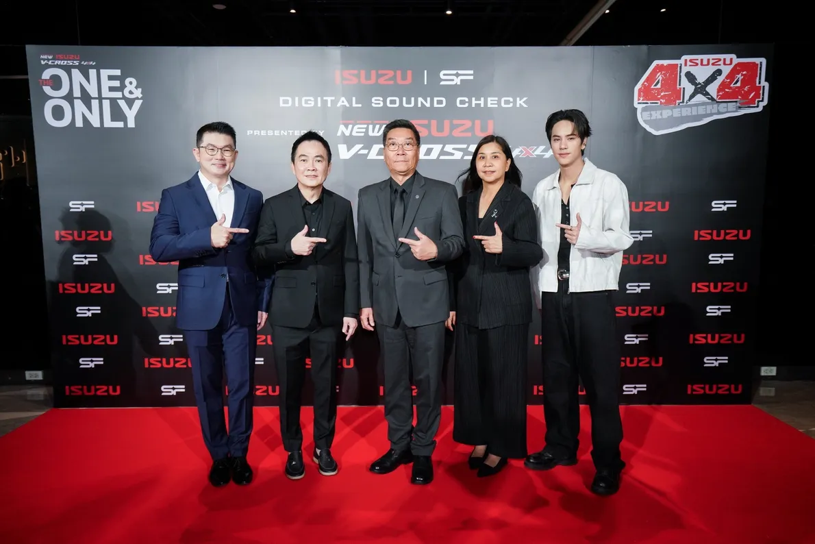 ภาพหมู่ผู้บริหารSFและISUZUพร้อมด้วยนนน-กรภัทร์เกิดพันธุ์